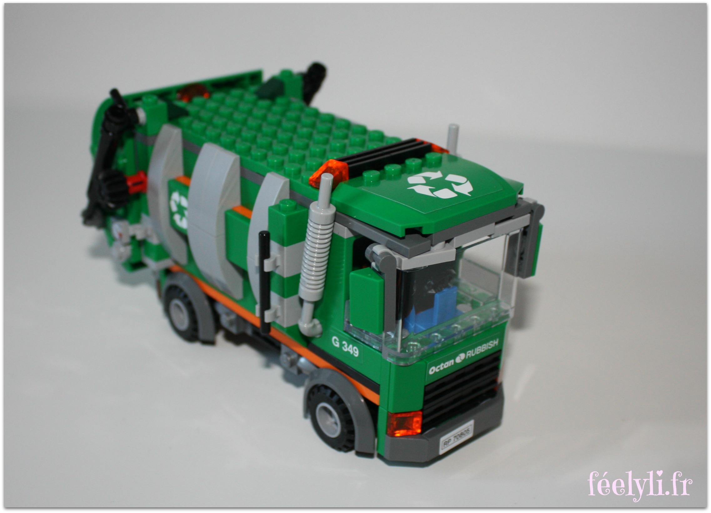 Ca casse les briques #6 – Le camion poubelle Lego movie (70805) – féelyli